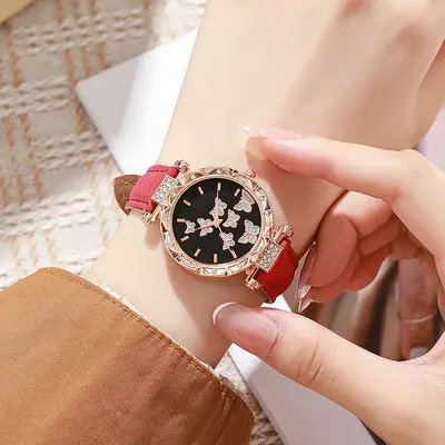 Neue TikTok Damenuhr Mode Persönlichkeit Einfache Armbanduhr Schmetterling Digital Ledergurt Uhr