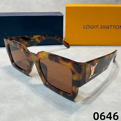 Square-Frame Sunglasses for Men and Women - 3