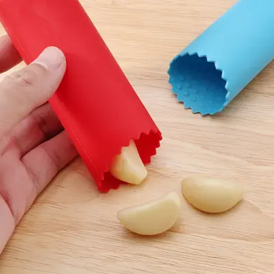 Silikon-Knoblauchschäler Haushalt manueller Drucktyp Knoblauchschälwerkzeug Knoblauchzehen Schälwerkzeug Handreibungs-Knoblauchschäler Küchen-Kleinwerkzeug
