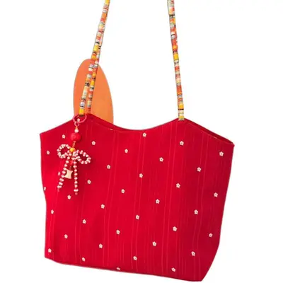 Canvas-Tote-Bag mit roten Blumen und Geflechtdetails - 5