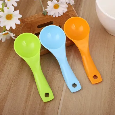 Mutfak pişirme araçları renkli ölçüm kaşığı beş parçalı set ölçekli plastik süt tozu kaşığı ölçüm kaşığı çocuk oyuncak seti