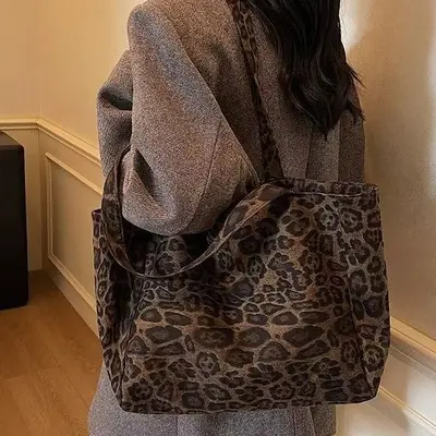 Kadın leopar desenli büyük hacimli tote çanta