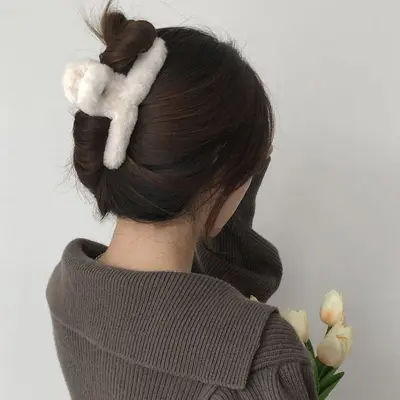 Plush Claw Clip Large Winter Hair Clip for Women Back of Head Shark Clip High Volume Hair Clip Hair Accessory
