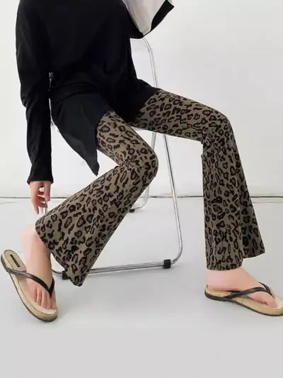 Yazlık ince leopar desenli geniş paçalı uzun kadın pantolonu - 5