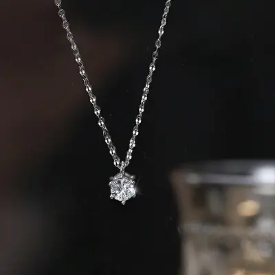 Kadınlar için üst düzey altı pençeli tek elmas flaşlı zirkonyum titanyum çelik kolye, erişilebilir lüks sekiz kalp ve sekiz ok elmas kolye, peri benzeri basit köprücük kemiği zinciri
