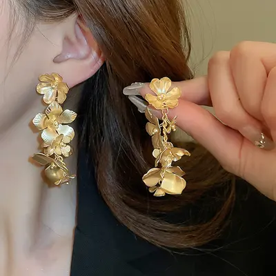 Silbernadel europäische und amerikanische grenzüberschreitende blumige geometrische quasten ohrringe moderner metallstil ohrringe leichte luxus high-end ohrringe großhandel