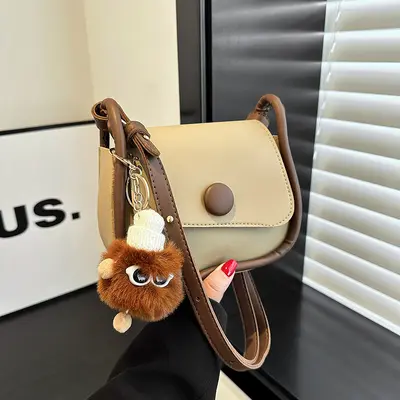 Kleine Damen-Achseltasche mit einem Schultergurt - 9