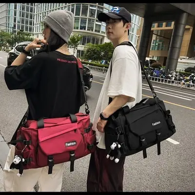 Travel bag with wet/dry separation, large capacity