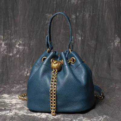 Handgefertigte Kosmetiktasche aus echtem Rindsleder, Beuteltasche mit Kette - 3
