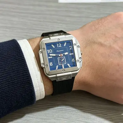 Square quartz men's watch, digital dial, silicone strap