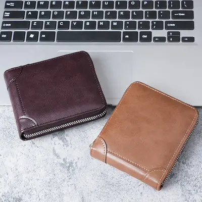 Herren-Kurzbrieftasche mit mehreren Kartenfächern und Führerscheinfach