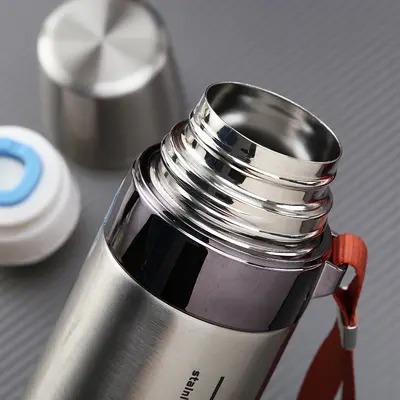 Doppelwandiger Vakuum-Thermobecher aus Edelstahl - 4