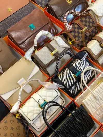 Damen-Handtasche, Umhängetasche mit einem Schultergurt, gemischte Modelle - 3