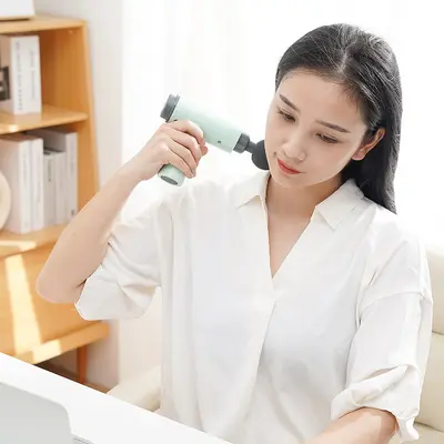 严选筋膜枪迷你电动肌肉按摩器放松颈椎专业级智能家用便携筋膜枪