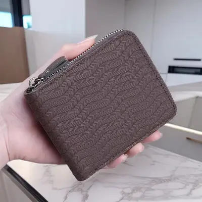 Kurze Herrenbrieftasche mit vielen Kartenfächern und Münzfach