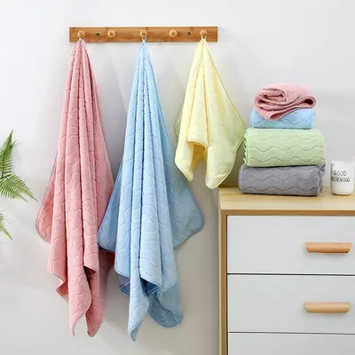 Absorbierende Korallenflor-Handtuch und Badetuch Zweiteiliges Set Haustuchhandtuch weiches und hautfreundliches fusselfreies Gesichtshandtuch Badetuch