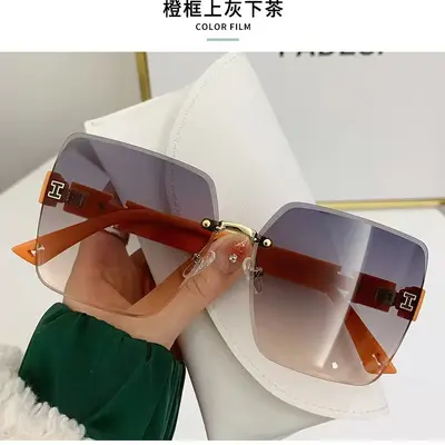 Oversized Unisex Sunglasses with UV Protection - 8
