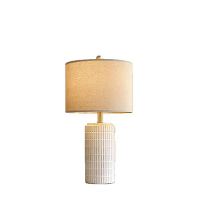 Modern minimalist seramik masa lambası, beyaz kumaş abajur, yatak odası