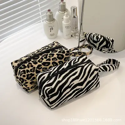 Zebra ve Leopar Desenli Büyük Makyaj Çantası Seyahat Organizer