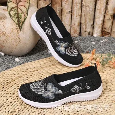 Women's Soft-Sole Old Beijing Cloth Shoes, Comfortable Everyday