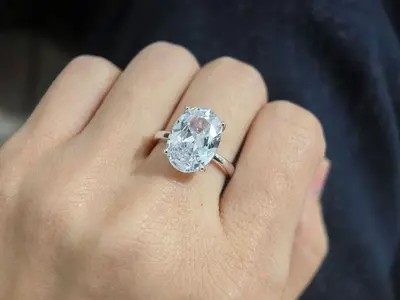 8 karat oval kesim nişan yüzüğü 3A kübik zirkonya - 8