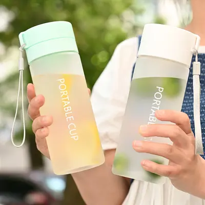 Sommersport-Trinkflasche mit großem Fassungsvermögen, kreative Studentenschale mit tragbarem Griff, Kunststoffbecher, Werbeartikel-Geschenkbecher - 4