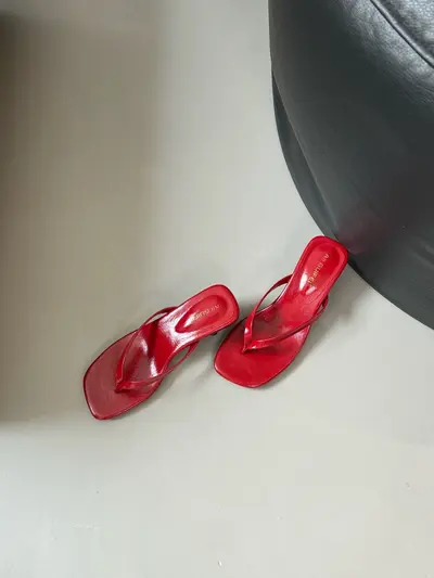 ALIGUIFEI Thin Heel Flip-Flops