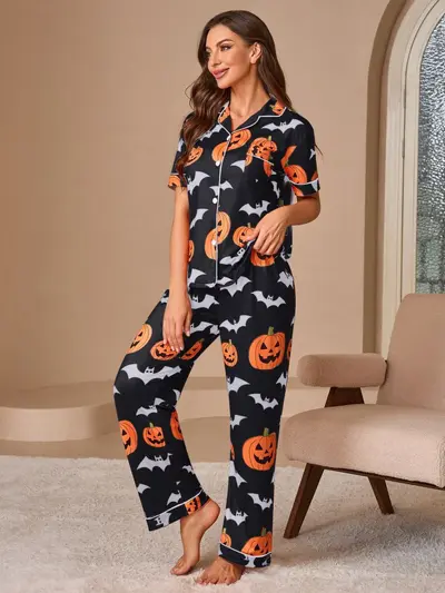 Halloween Printed Women's Pajama Set with Short Sleeve Shirt and Pants - 8