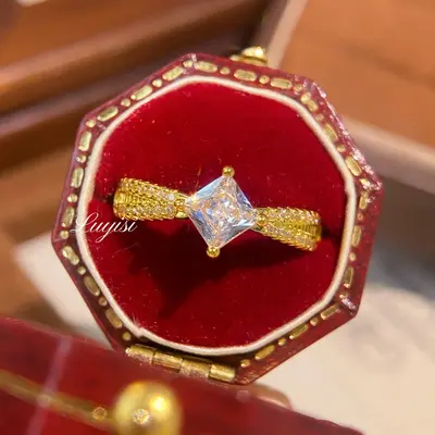 Women's Vintage Sugar Cube Ring, Micro-Pavé, Light Luxury - 9