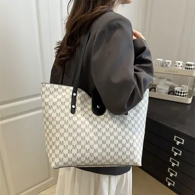 Large Capacity Women's Tote Bag, Printed Single Shoulder Bag for Commuting - 4
