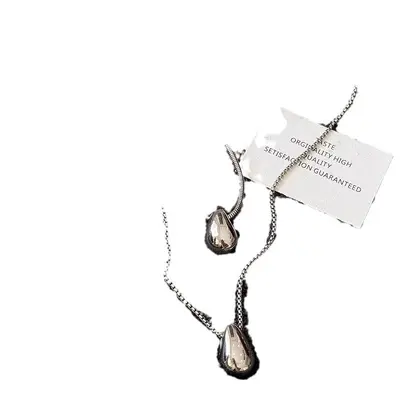 Minimalist su damlası kolye, hafif lüks stil