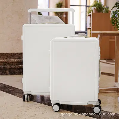 Breiter Trolley-Koffer mit Zahlenschloss und geräuscharmen Doppelrollen - 4