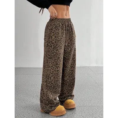Damen Y2K Freizeithose mit geradem Bein und Leopardenmuster