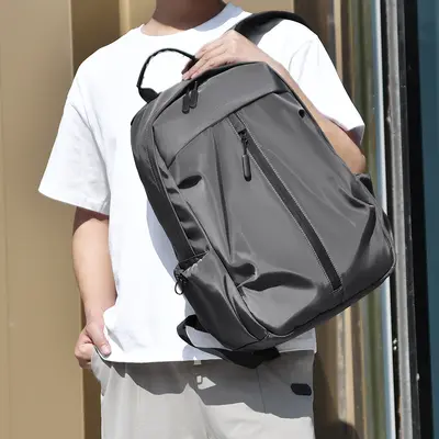 Großkapazitäts-Rucksack für Herren 2025 schlicht alltäglich und stilvolle Business-Laptop-Tasche Trend Outdoor-Reise-Rucksack