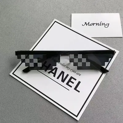 Mosaik-Pixel-Sonnenbrille, lustiger Anime-Stil - 8