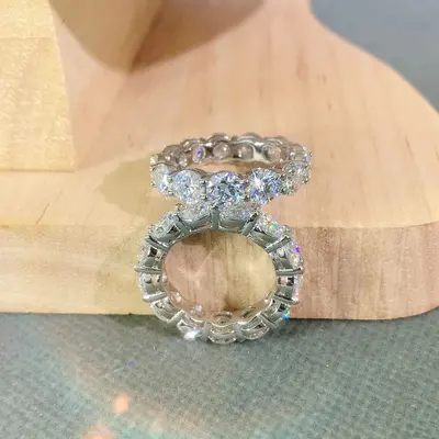 Moissanit-Ring, Farbe D, 18K Weißgold, 950 Platin-Optik