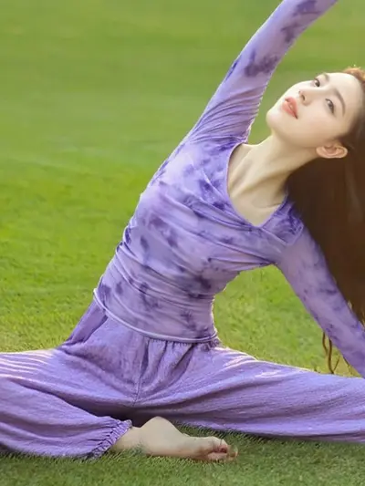 Women's yoga set with Chinese-style printed top and chest pad for pilates - 7