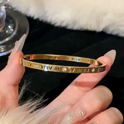 Premium Bracelet Minimalist Gold Design - 10