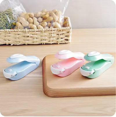 Hand Press Plastic Bag Sealer Mini Household Sealing Machine Snack Moisture-proof Sealing Artifact Portable Mini Heat Sealer