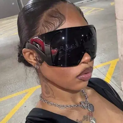 Punk-Sonnenbrille im Einteiler-Design mit großem Rahmen und UV-Schutz