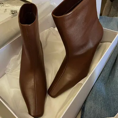 In stock! Small square-toe, thin-heeled, French-style slim-fit boots, versatile kitten-heel ankle boots for women in autumn and winter.
