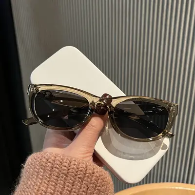 2026 Retro-Sonnenbrille mit D-Rahmen, Nietendetails und Verlaufsglas - 10