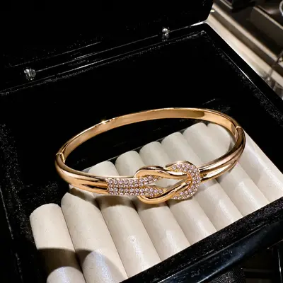 Exquisite European and American fashion Instagram-style bracelet minimalist elegant bracelet women lightweight luxury versatile niche accessory bangle wholesale