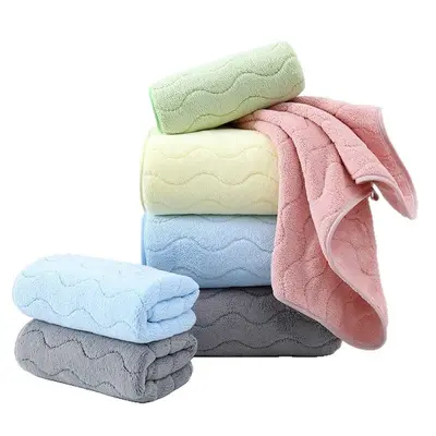 Absorbierende Korallenflor-Handtuch und Badetuch Zweiteiliges Set Haustuchhandtuch weiches und hautfreundliches fusselfreies Gesichtshandtuch Badetuch