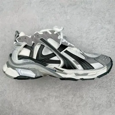 Paris 7th Generation RUNNER Jogging Shoes, Distressed Style Sneakers - 7