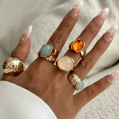 Grenzüberschreitender europäischer und amerikanischer gestapelter Einsatzstil Edelsteinringset für Frauen, Vintage-Metall gehämmerte Muster offener breiter Fingerring Schmuck. - 7