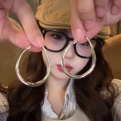 Sweet and Cool Style Spicy Girl Hoop Earrings 2025 New Simple Round Face Earrings Personality Internet Celebrity Circle Accessories - 9