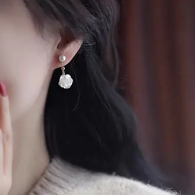 Camellia pearl earrings with rose flower design