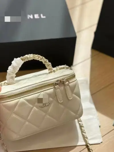 Women's Genuine Leather Diamond-Quilted Chain Crossbody Bag - 2