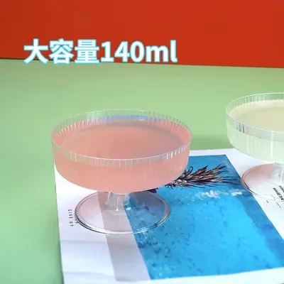 Plastik pudding ve dondurma kasesi, yüksek ayaklı tatlı bardağı